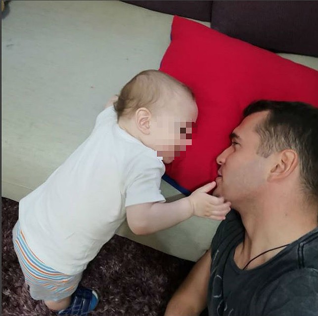 Александр Кержаков один с ребенком Фото: Instagram