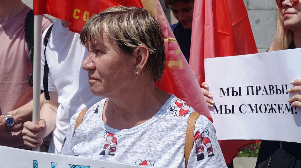 По словам родителей, в гимназии проходят массовые сокращения Фото: Артём КАБАНКОВ
