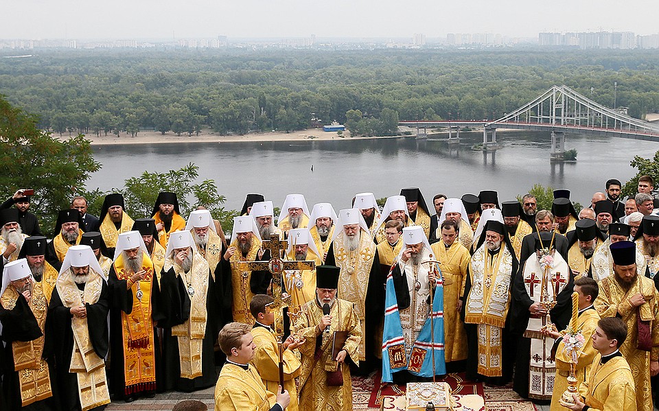 Богослужение на территории Киево-Печерской лавры. Фото: REUTERS