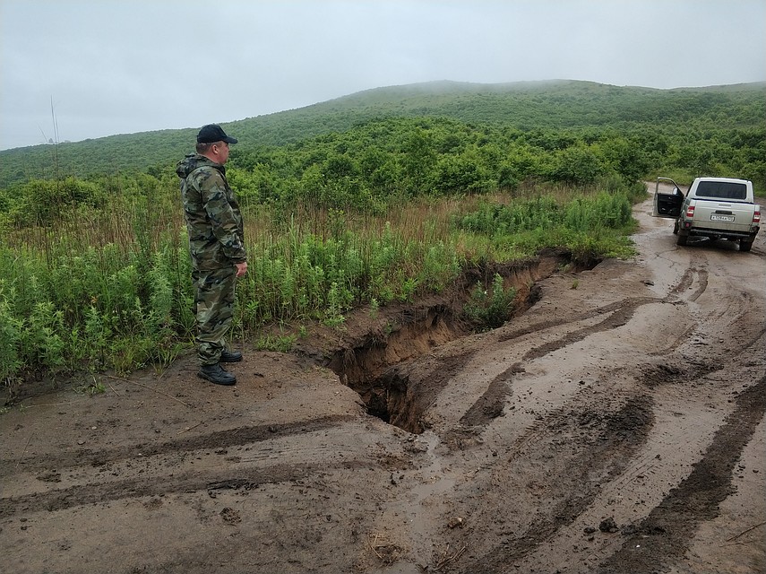 Дорога к Восточному участку Морского заповедника - сплошной экстрим! Фото: Ульяна СТАРОСТИНА