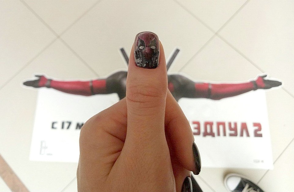 Дэдпул, которого ни за что не отличишь от него же на постере!