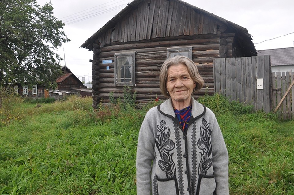 Вера Дмитриевна живут вместе с мужем-инвалидом, и помочь им, кроме Ильи, некому. Фото: Вероника РАНГУЛОВА
