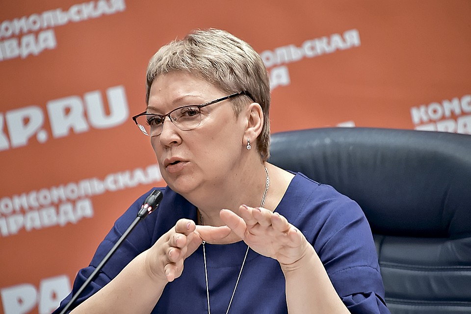 «Да, работа министром – это серьезные нагрузки, но я стараюсь, насколько это возможно, уделять внимание близким мне людям»