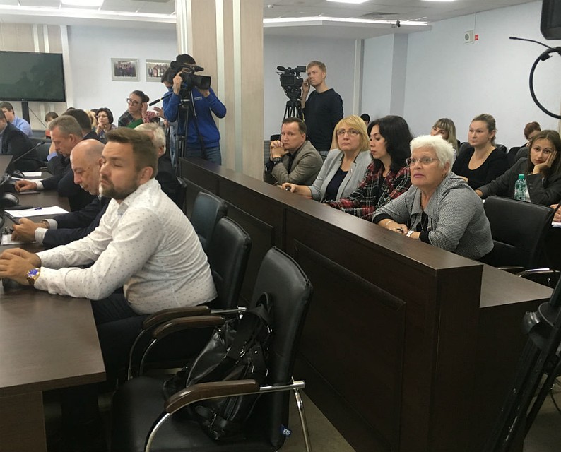 На заседании присутствовали депутаты и активные кировчанки Фото: Валентина РОГАЧЕВА