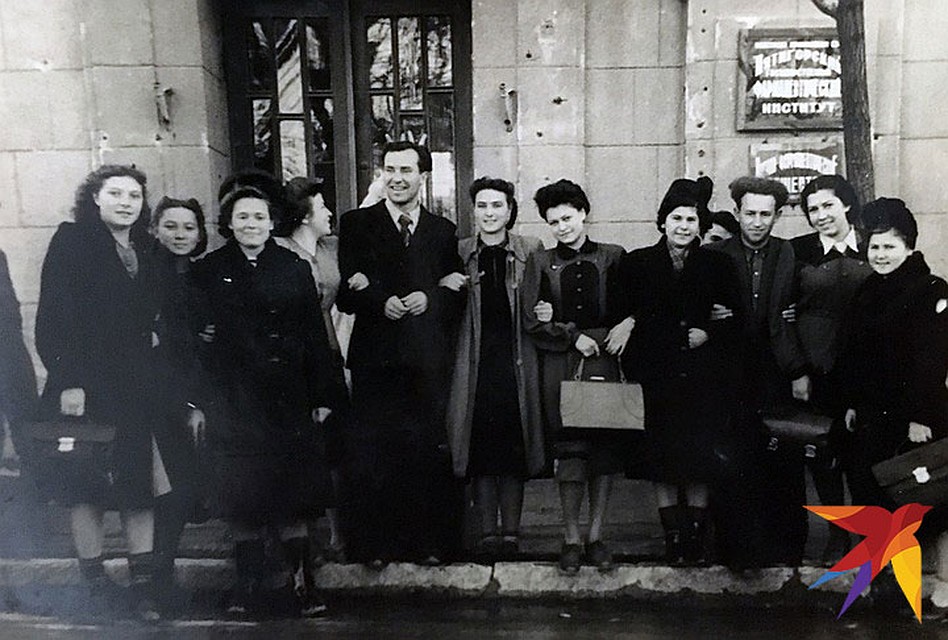 Снимок сделан 15 декабря 1952 года. Коллектив Пятигорского фарминститута.