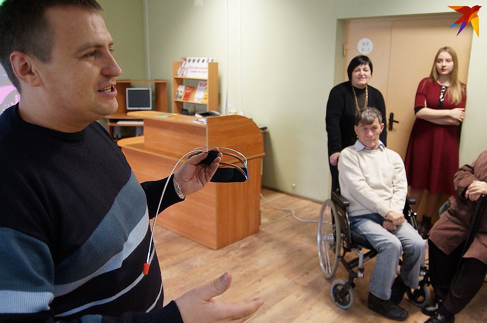 Вот таким "клювом" Сергей набирает на клавиатуре Фото: Павел МИЦКЕВИЧ