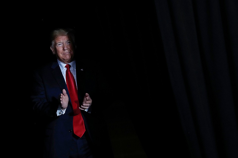Если администрации Трампа и раньше не удавалось провести через конгресс реформы, то с демократическим большинством в палате представителей можно ожидать полноценный законодательный паралич Фото: REUTERS