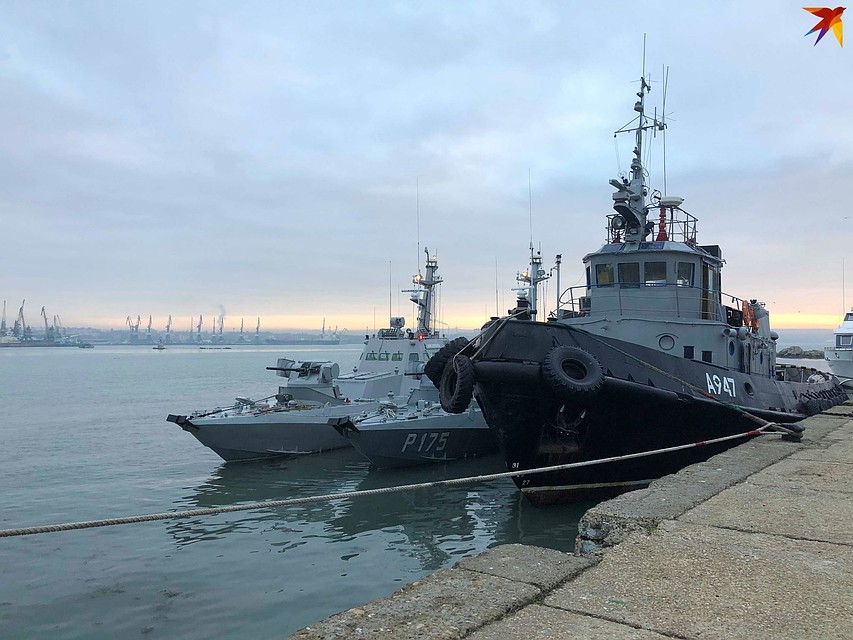 Два бронекатера и буксир ВМСУ в Керчи. Фото: источник КП