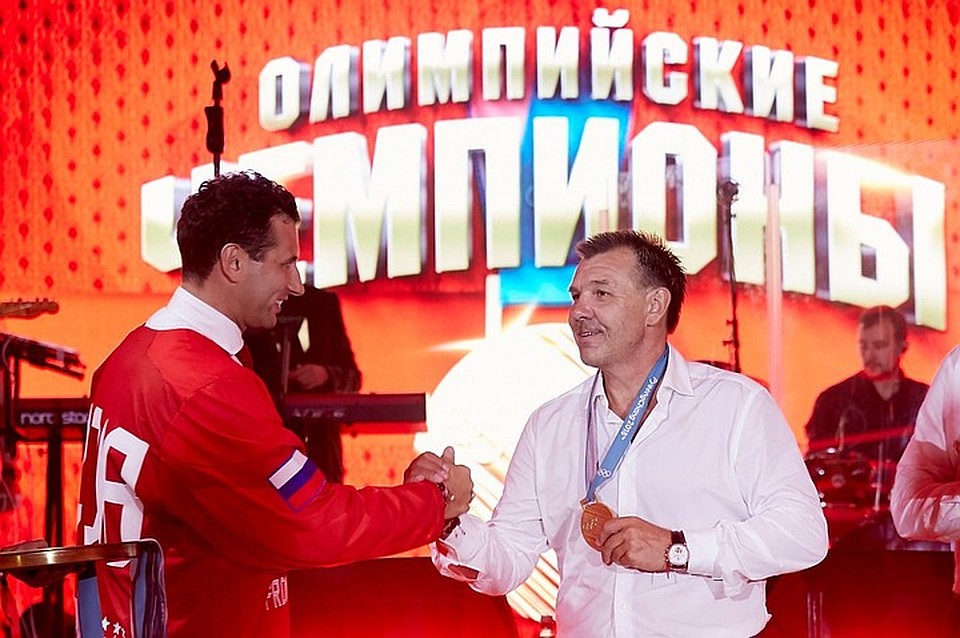 Вице-президент Федерации хоккея России Роман Ротенберг и тренер сборной России по хоккею Олег Знарок.