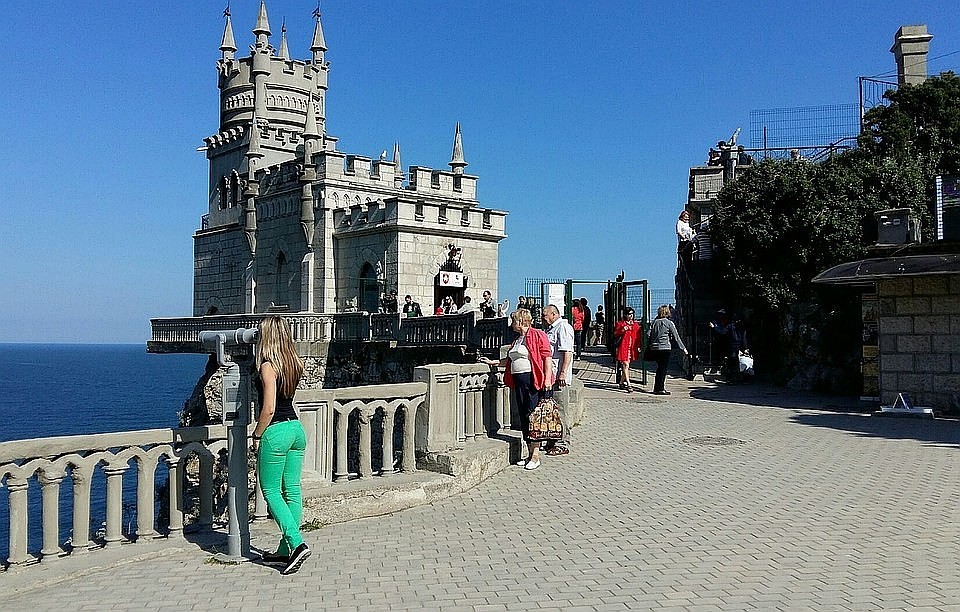 В Крым летом приезжали иностранцы из 132 стран мира. Фото: Анастасия КУРДЮКОВА