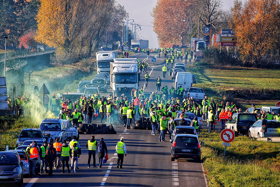 Протесты продолжаются не только в столице, но и в провинции. Фото: REUTERS