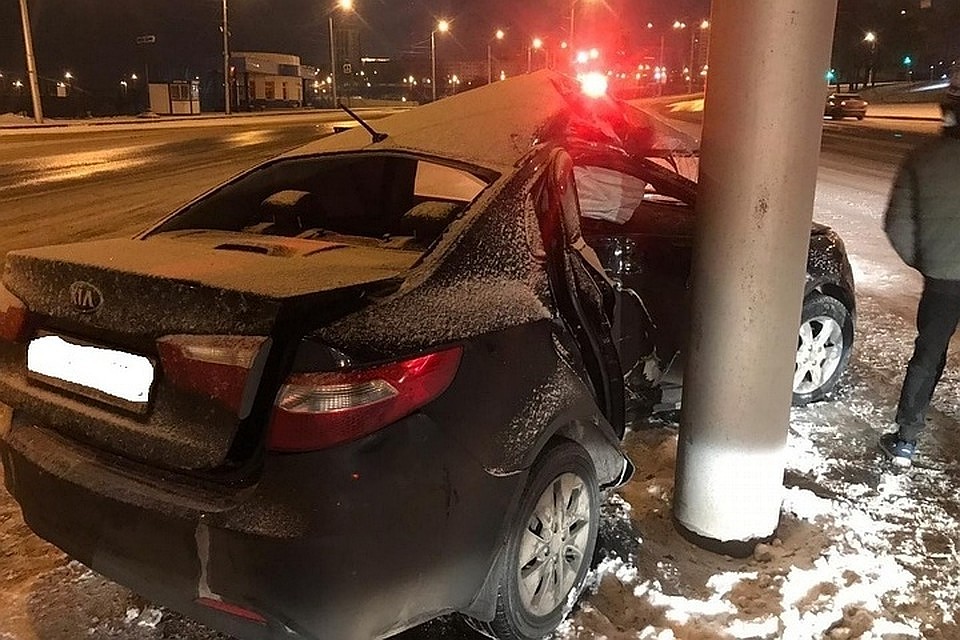 Удар пришелся на правую пассажирскую дверцу автомобиля