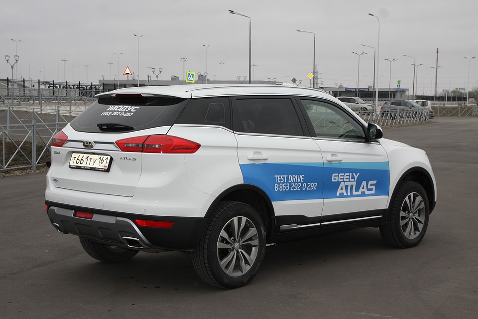 «Комсомолка» провела тест-драйв автомобиля Geely Atlas на Левбердоне Фото: Илья БОГОМОЛОВ