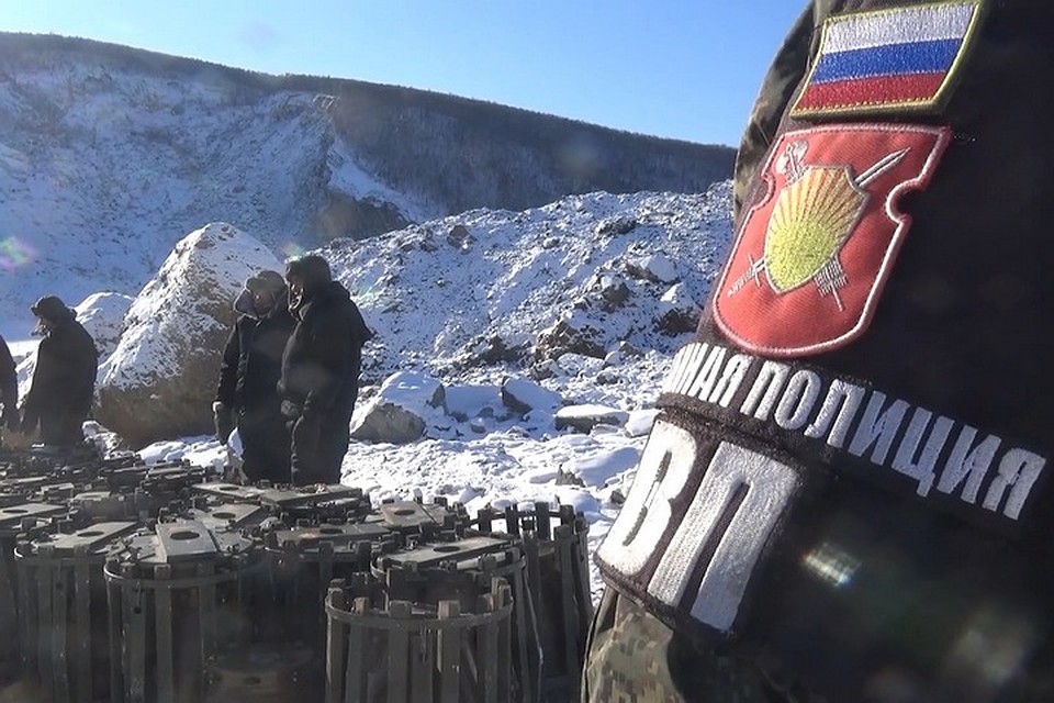 Военные начали взрывать оползень на реке Бурея в Хабаровском крае Фото: Пресс-служба Восточного военного округа Минобороны России