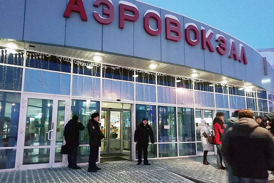 Ханты-Мансийск. Вход в здание Международного аэропорта. Фото Алексей Черенков/ТАСС