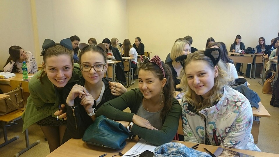 Студентки перед очередной лекцией. Фото: группа «ВКонтакте» «Надежда Савична и ее рыбы»