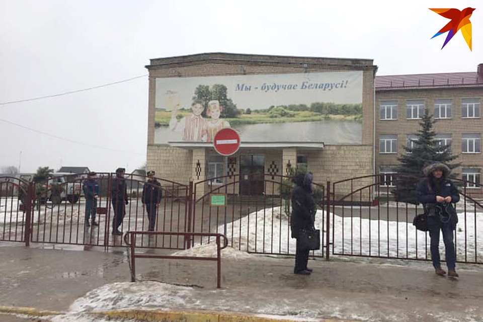 Трагедия произошла утром 11 февраля в школе №2 Столбцов. Фото: Микита НЕДАВЕРКОВ