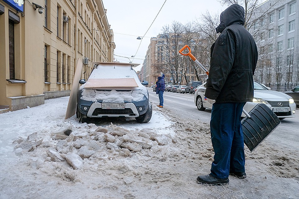 В этом году горожане спасают себя и свое имущество как могут. Фото: Артем КИЛЬКИН
