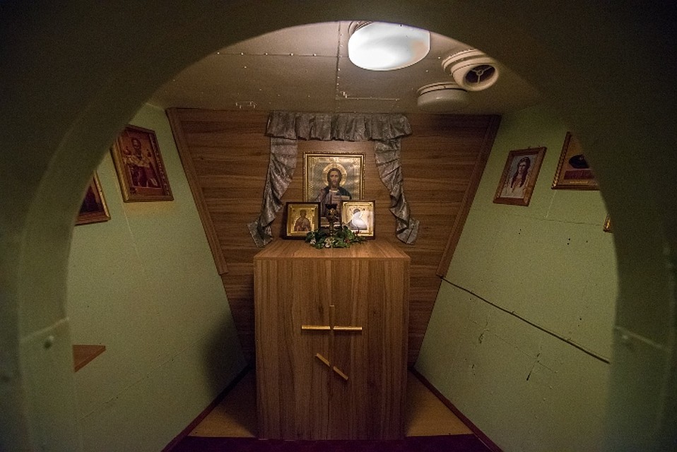 В одном из кубриков расположена корабельная церковь Николая Чудотворца. Фото: Анна САДОВНИКОВА
