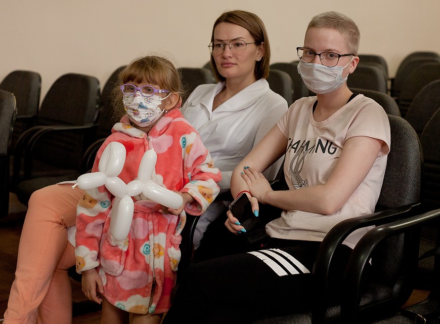 Пациентам онкологического отделения особо нужна поддержка, ведь в больнице они находятся месяцами Фото: Марина КАЛИНИНА