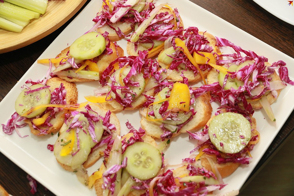Эффектные и вкусные закуски на столе – не обязательно дорогие Фото: Олег УКЛАДОВ