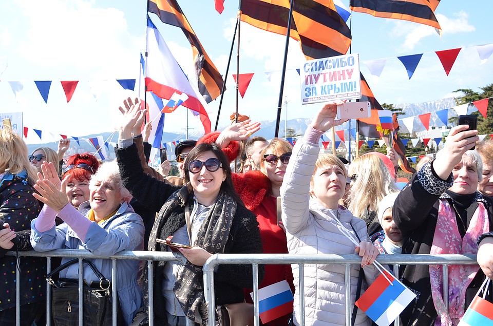Ялтинцы в восторге от праздника Фото: Елена МАСЛЕННИКОВА