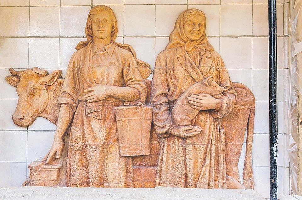 Восстановили скульптуру «Животноводство», обнаруженную при реставрации павильона «Химия» («Литовская ССР»). Фото: Пресс-служба мэрии Москвы