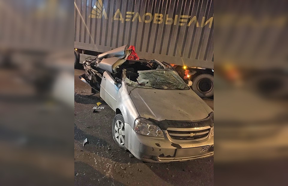 Водитель седана в ДТП отделался только испугом. Фото: Новосибирская служба эвакуации «АСТ-54»