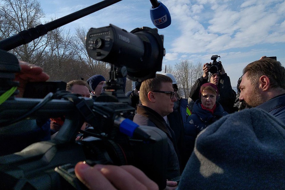 Алексея Текслера встретил глава РМК Всеволод Левин. Фото: Инна КУМЕЙКО