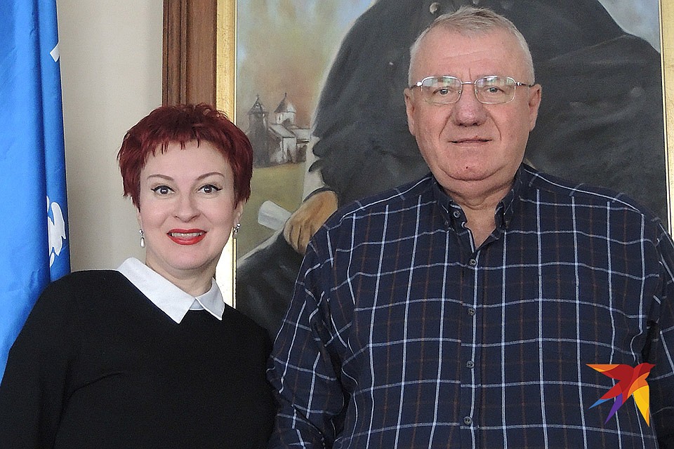 Дарья Асламова с узником Гаагского трибунала легендарным Воиславом Шешелем. Фото: Дарья АСЛАМОВА