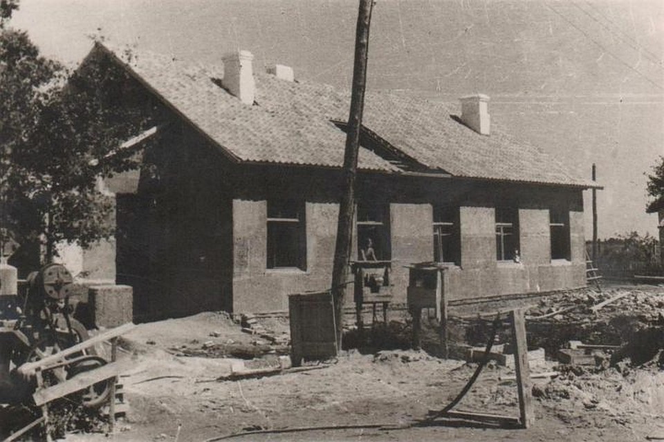 1959 год. Первый дом Рябовки почти готов к заселению. Фото: Архив автора