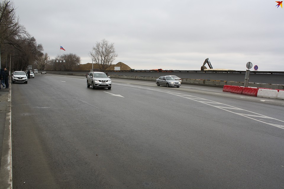 Парковочный карман превратится в полосу движения, а в центре проезжей части сделают островок безопасности. Фото: Инна ШЕРЕМЕТЬЕВА