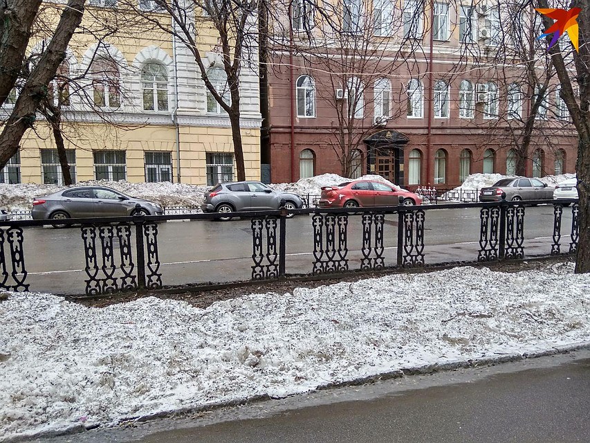 Забор крадут секциями и отдельными фрагментами Фото: Екатерина Семенова