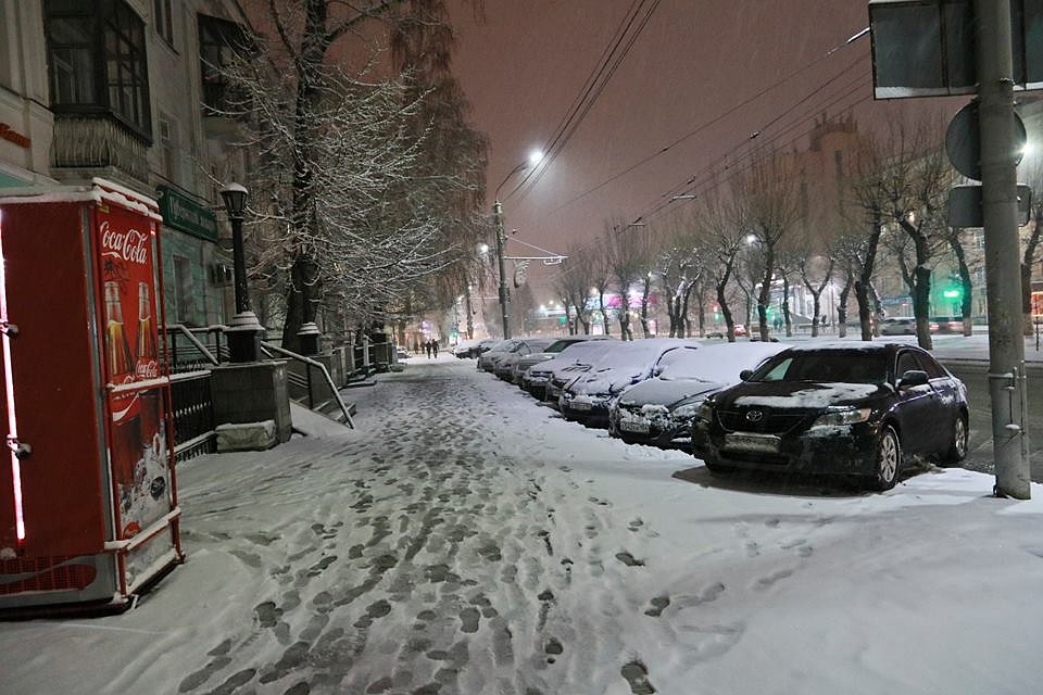 Барнаульцы пожаловались на нечищеные дороги после снегопада Фото: Олег УКЛАДОВ