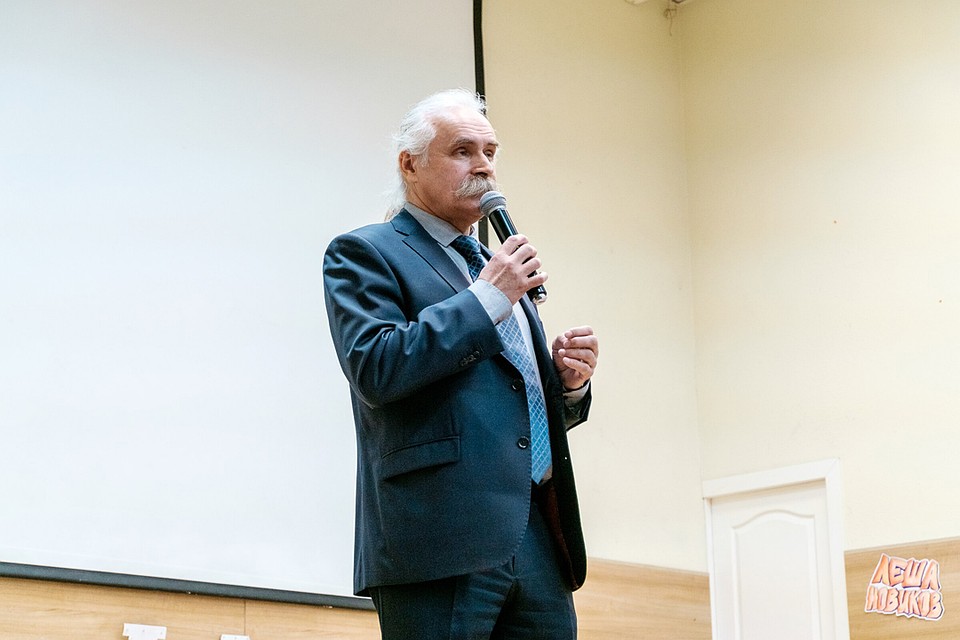 Николай Яворский уверен, что конференция помогает школьникам раскрываться. Фото: Даба ДАБАЕВ