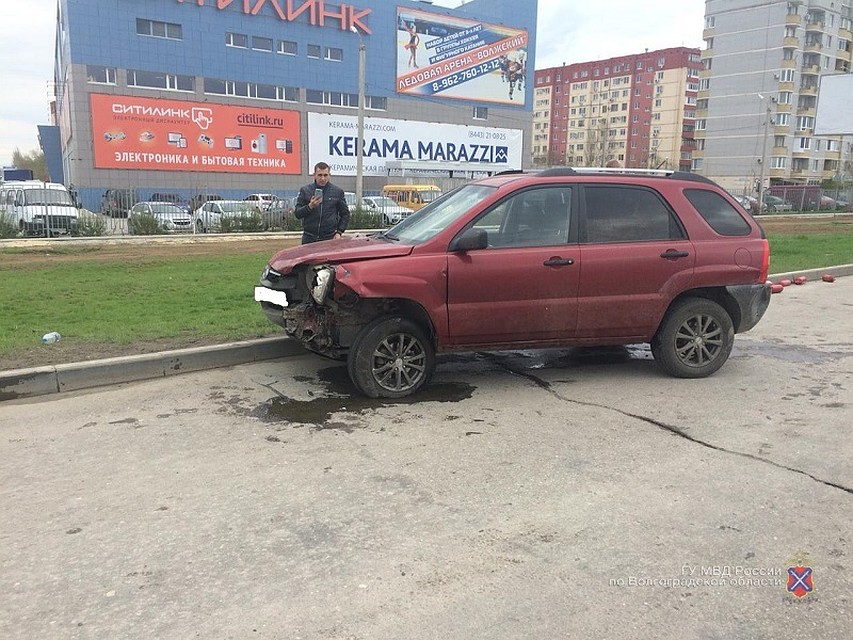 Автомобили изрядно помяло. Фото: ГУ МВД по Волгоградской области