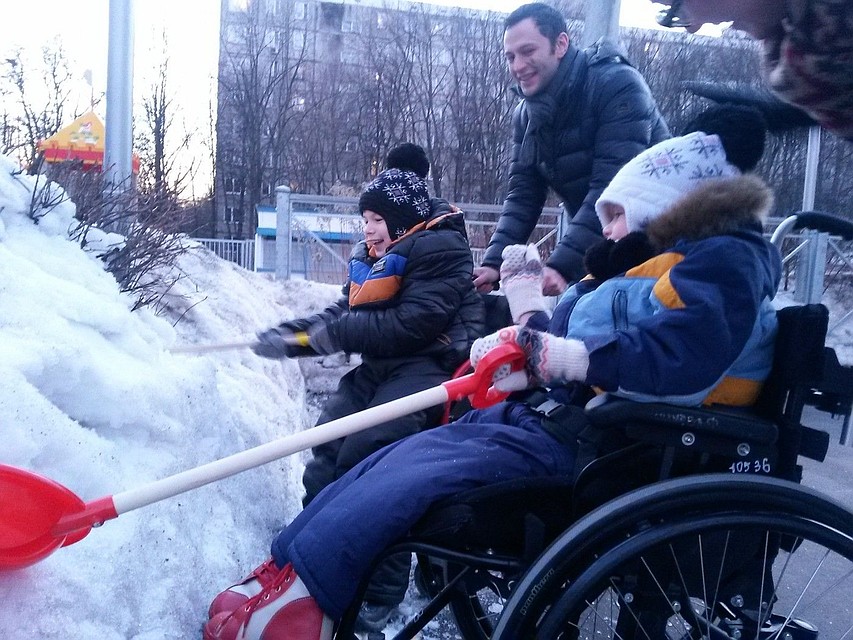 Зимой девушкам начали помогать и парни-добровольцы Фото из архива движения "Даниловцы"