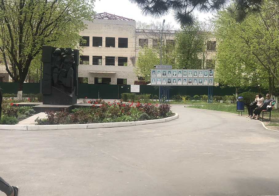 Больница явно требует ремонта. Фото: Ольга ГОПАЛО