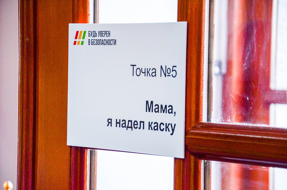 Якобы на производство проникли ковбои, которые очень профессионально маскируются под прилежных сотрудников Фото: Мария ИГНАТЬЕВА