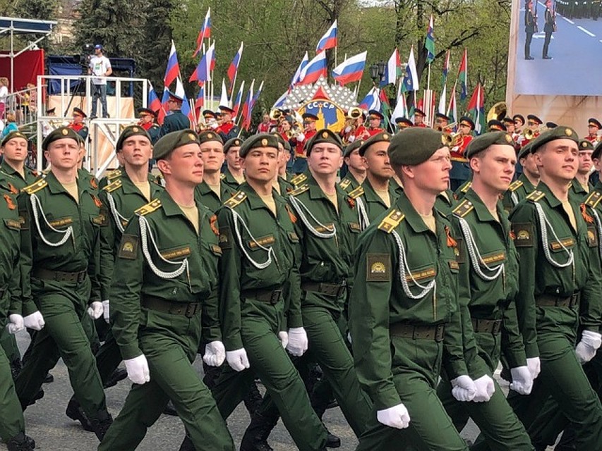 Шествие войск Тюменского гарнизона Фото: Алексей КОСЕНЧУК
