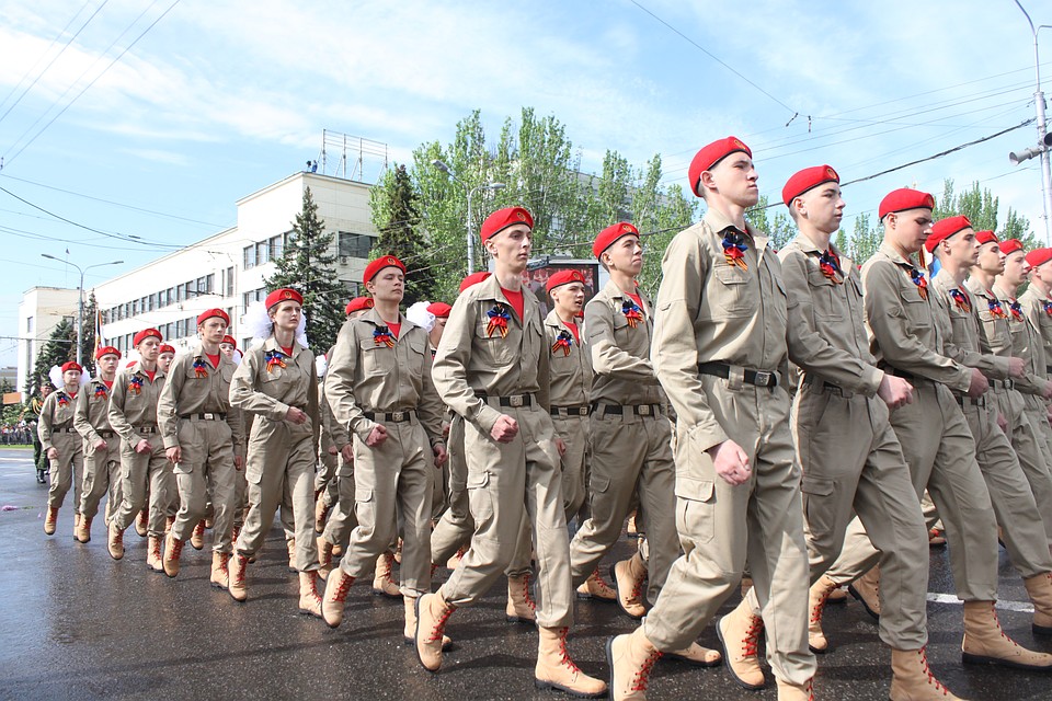 Парад Победы в Донецке 2019 собрал тысячи людей Фото: Никита МАКАРЕНКОВ, Павел ХАНАРИН