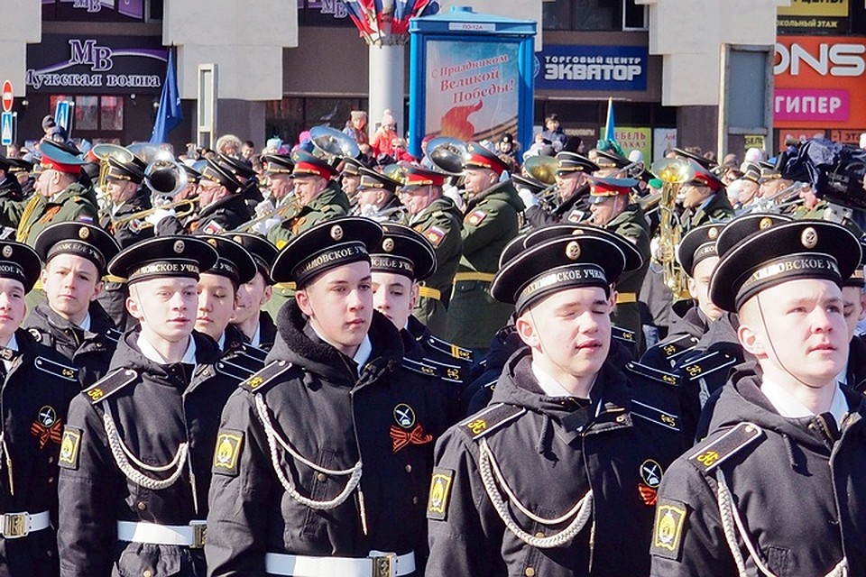 И уж точно ни одно торжественное событие не обойдется без блистательных "нахимовцев"! Фото: Виктор КОСТРОВ