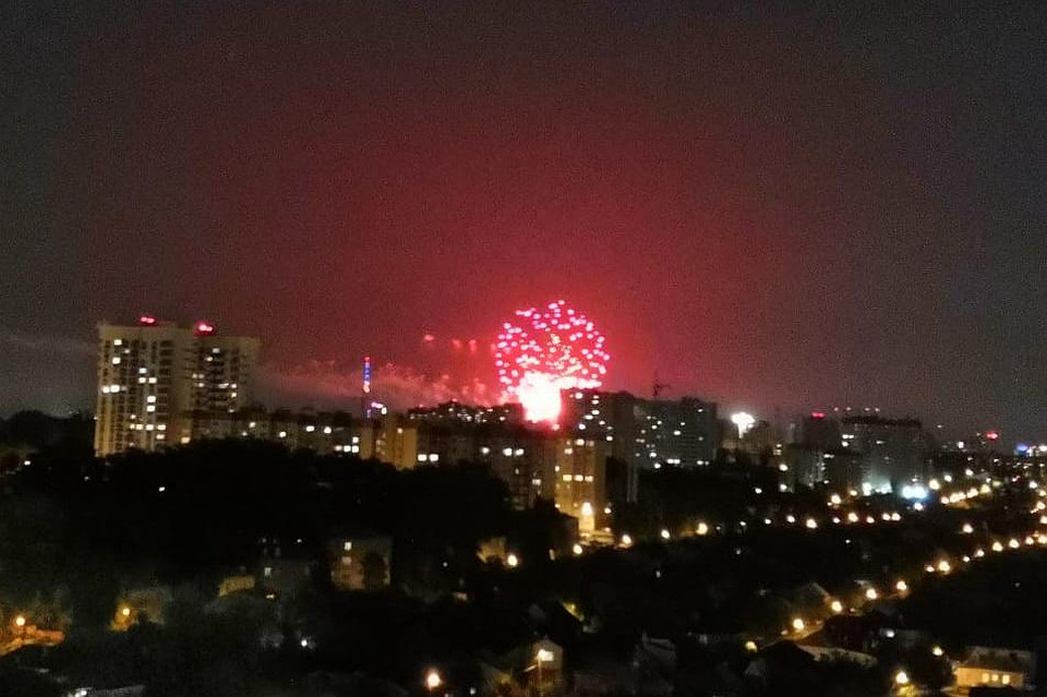 Салют-2019 в Воронеже. Фото: Виктор ПАВЛОВ