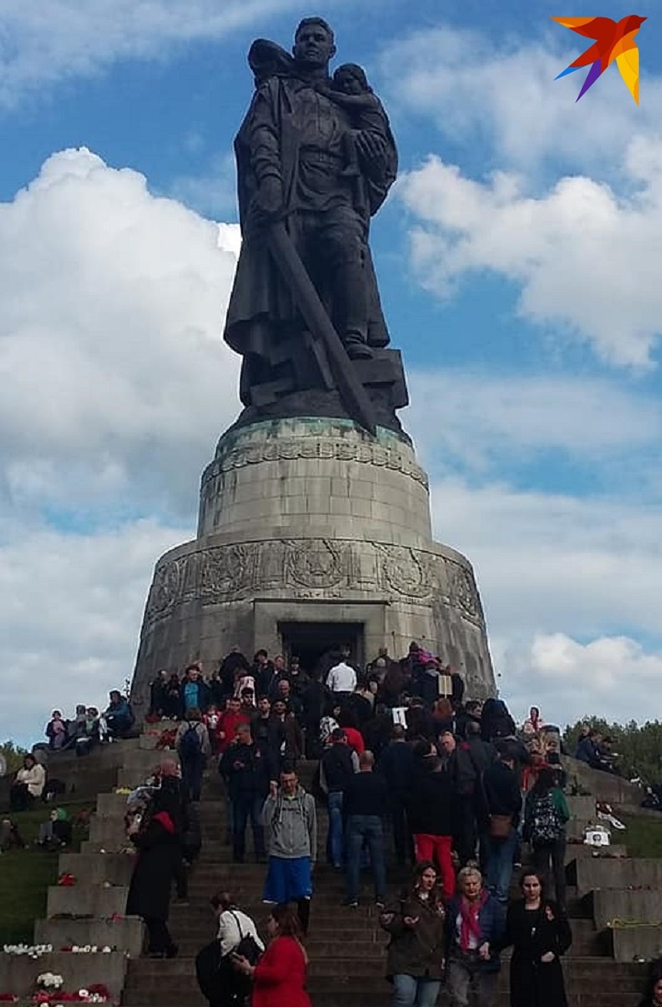 Знаменитый памятник солдату-освободителю в Трептов-парке Фото: Сергей ПОНОМАРЕВ