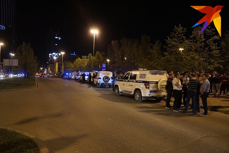 Полиция отогнала протестующих с проезжей части Фото: Алексей БУЛАТОВ