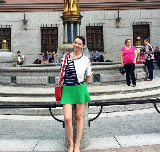 Высокий пост не мешает Зои Санджаевой показывать стройную фигуру. Фото: Интернет
