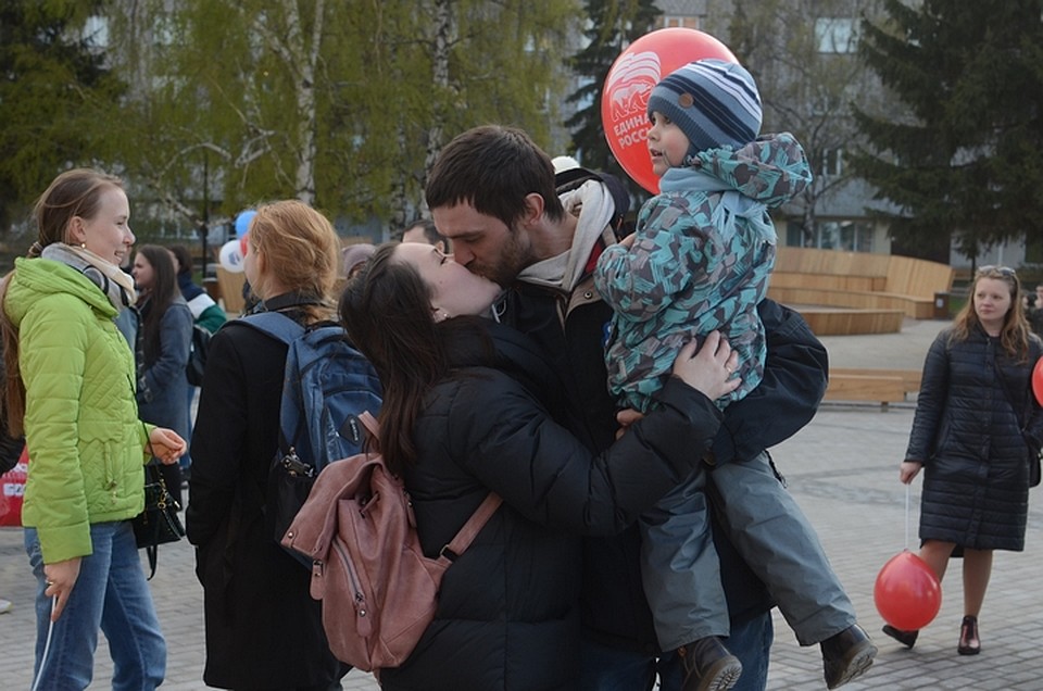 Поцелуй крепкой семьи Фото: ИВАНОВА Диана