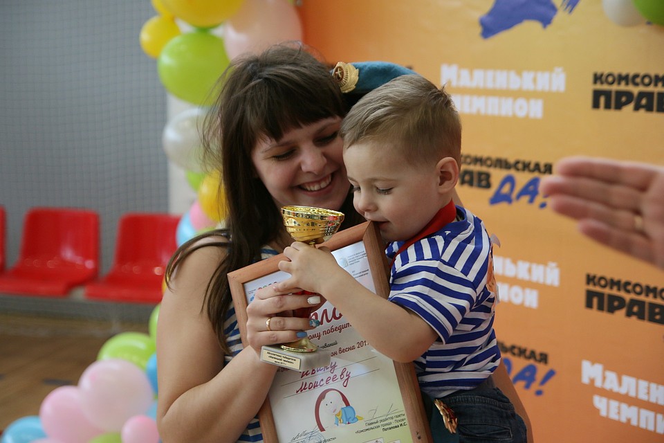 Первые награды особенно приятно получать. Фото: Михаил ГЛУЩЕНКО