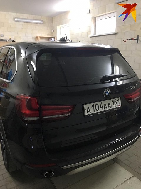 Автомобиль BMW X5 - значится официально в декларации заместителя губернатора.