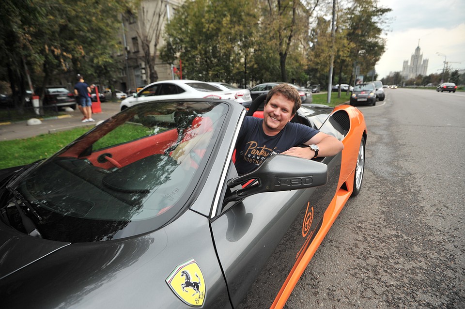 Название Boxster образовано из двух слов — boxer (вид двигателя) и roadster (открытый двухместный спортивный кузов). Фото: Евгения ГУСЕВА